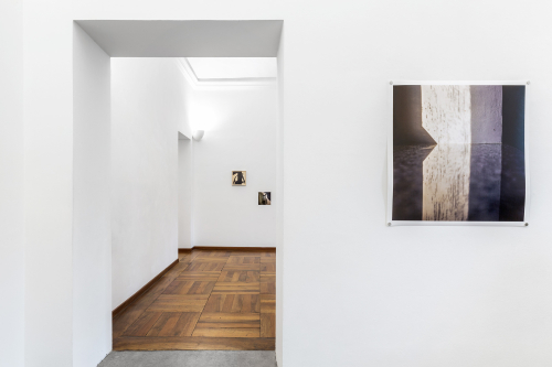 Eva Frapiccini, Forget/Fullness, 2023, particolare della mostra, ph © Beppe Giardino