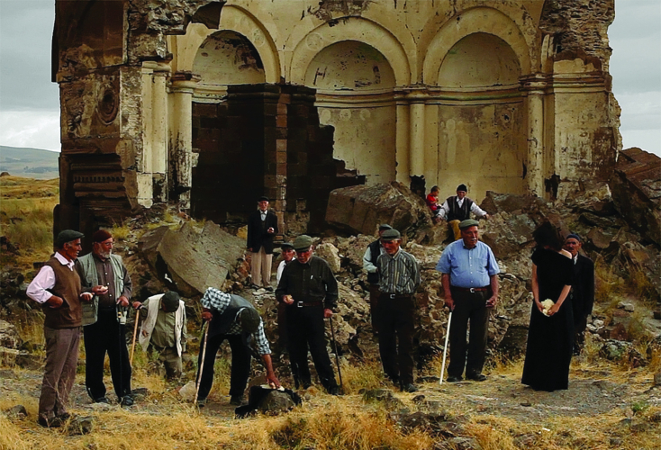 Fatma Bucak, Blessed are you who come, conversation on the Turkish-Armenian borded, 2012, HD digital video, colour, sound, 8' 42''