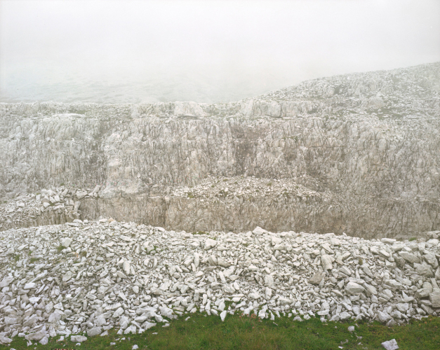 Paola De Pietri, Passo dell'Alpe Mattina, Gwengalpenjoch 2 (To Face), 2009, stampa digitale a pigmenti su carta cotone, 129x156 cm