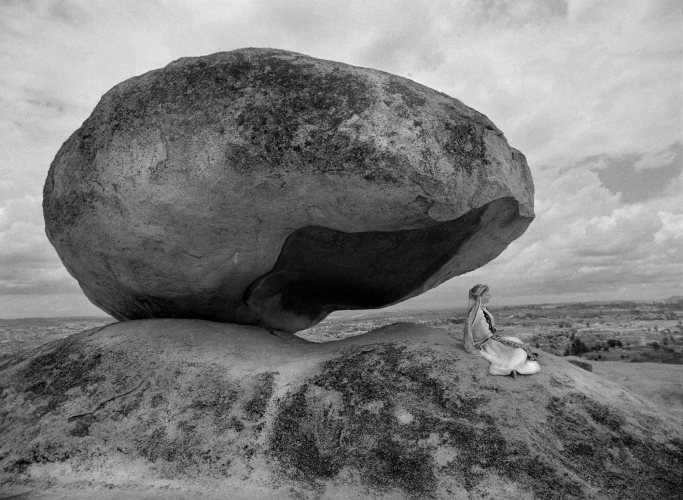 Lala Meredith-Vula, Model at Dombashawa, Zimbabwe, 2007, stampa fotografica b/n, 101x134 cm