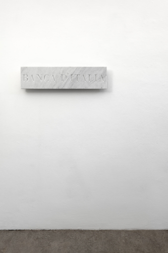 Cosimo Veneziano, Crash, 2014, marmo di Carrara, 23x90x3 cm