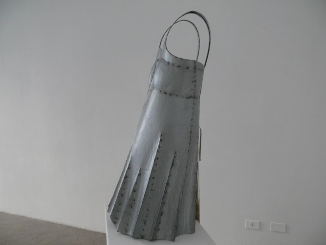 Naiza H Khan, The robe, 2008, ferro zincato, cuoio, 100x55x38 cm, ed. 5