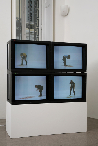 Martin Creed, Work n. 837, 2007, 4 video sincronizzati, film 35mm, colore, suono, 1'53", loop, ed. 1+1ap