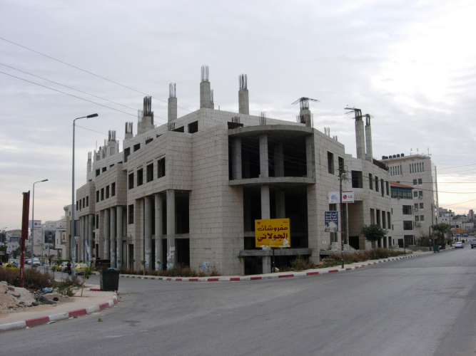 Emily Jacir, Ramallah mall, 2006, C-type print, 57x76 cm, ed. 7
