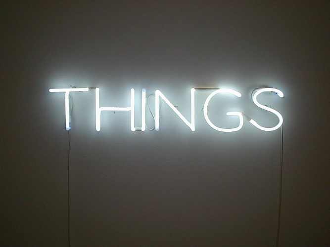 Martin Creed, Work n. 285 (THINGS), 2002, neon bianco, 15,2 cm h., ed. 3