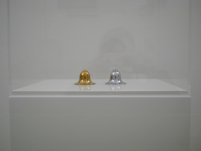 Martin Creed, Work n. 9 (Two objects), 1989, brass, chrome-plated brass; 2 parts, each one of 5,1 cm ⌀, ed. 3+1ap