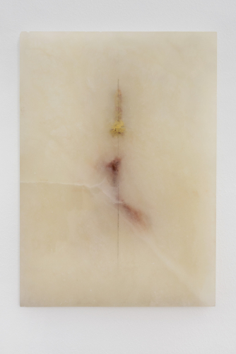 Gregorio Botta, Palpito, 2023, alabaster, pigments, gold leaf, 40x28x1,5 cm