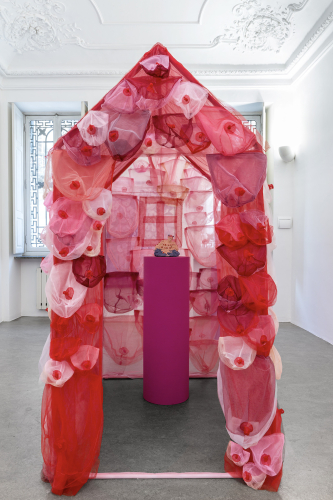 Flaminia Veronesi, Madrescenza, 2024, fabric, plastic, thread and audio file, wood, 215x147x106 cm