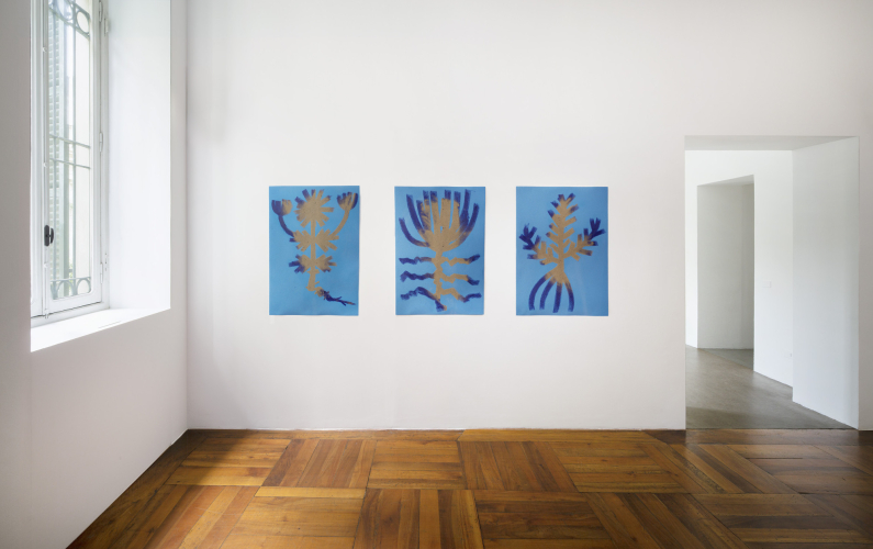 Laura Pugno, Persuasione, 2025, oil stick e sabbia su carta abrasiva, 72x102 cm cad.
