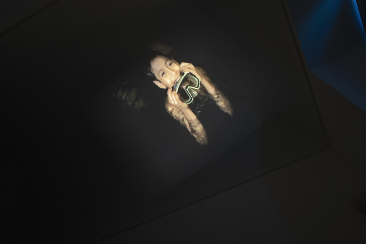 Pınar Öğrenci, Un peso, 2018, video, full HD, color, sound, 4'55'', ph Nadia Pugliese