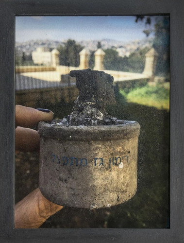 Emily Jacir, triple chaser part for Eyal, 2019, archival pigment print, 15,2 x 10,2 x 5 cm 